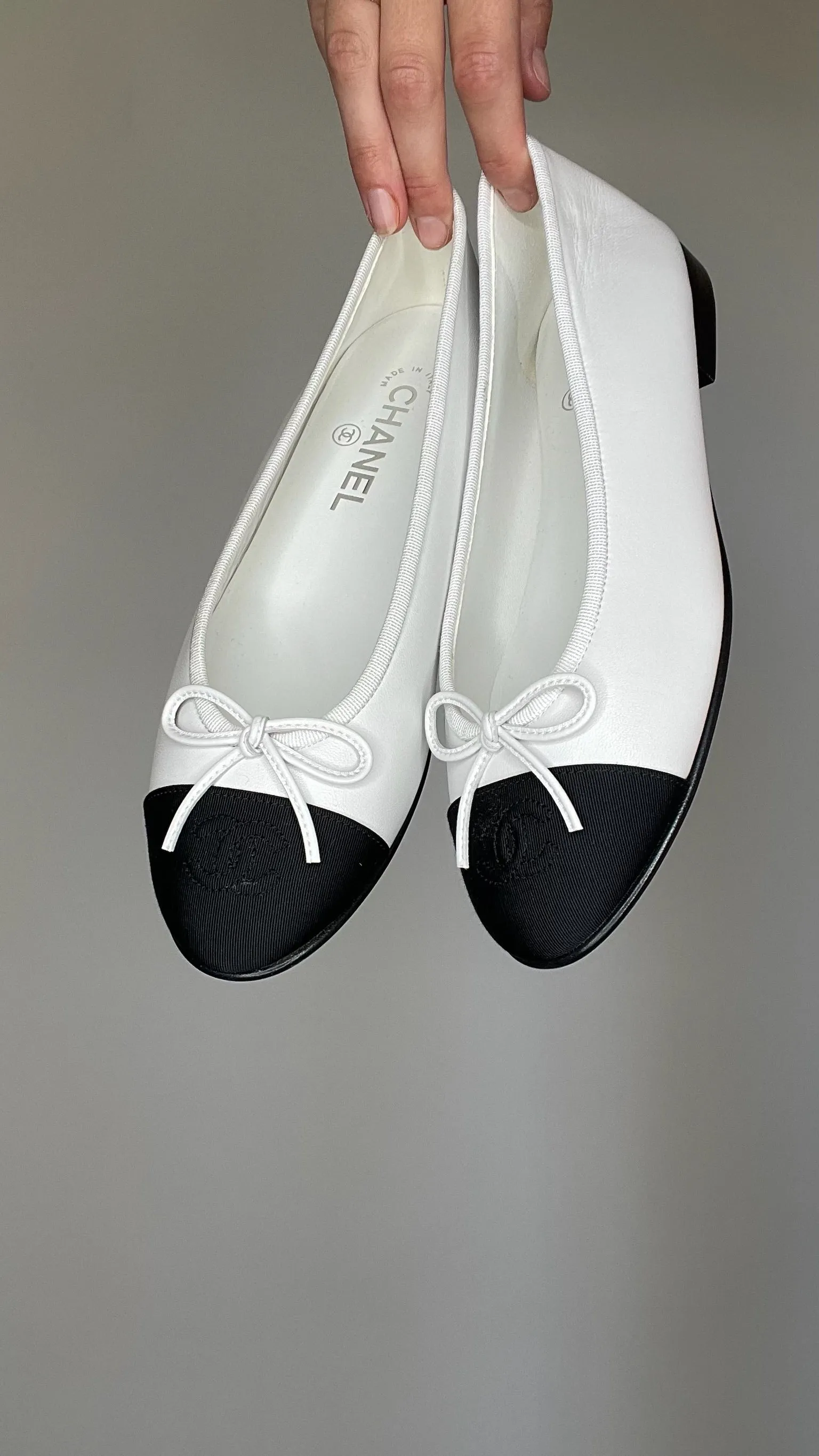 Black & White 2024 Flats - 8