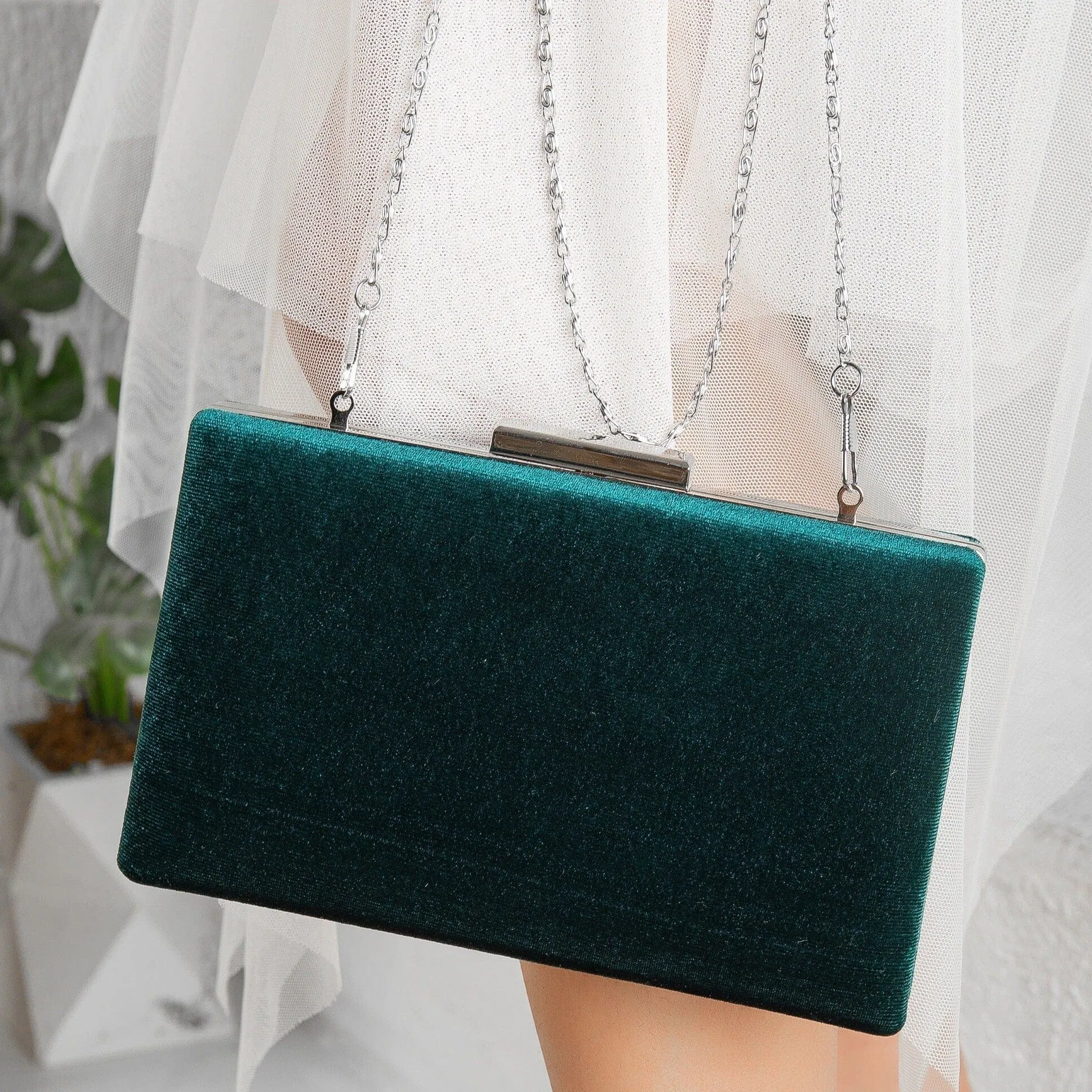 Clara Vegan Velvet Clutch | Green