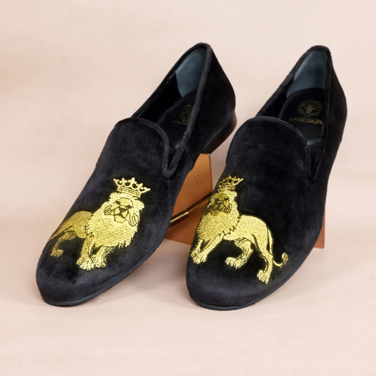 Custom Made Embroidered Lion Black velvet Slip-On Shoes for Men