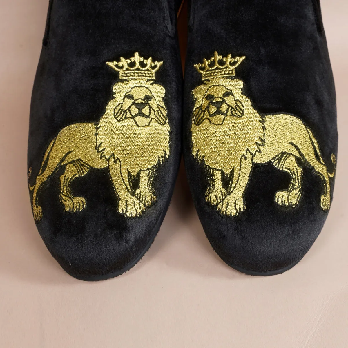 Custom Made Embroidered Lion Black velvet Slip-On Shoes for Men