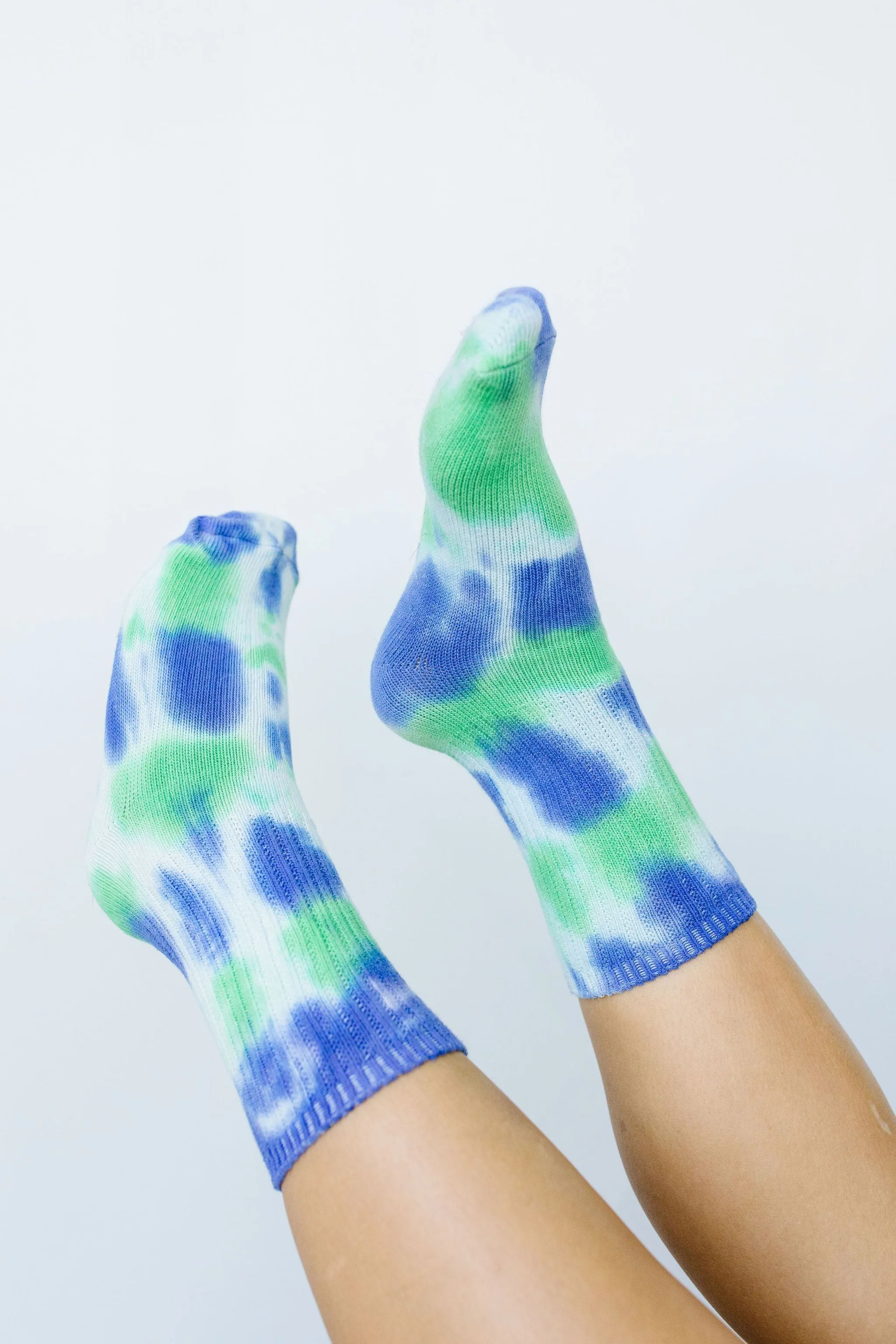 Happy Feet Tie Dye Socks In Blue & Green