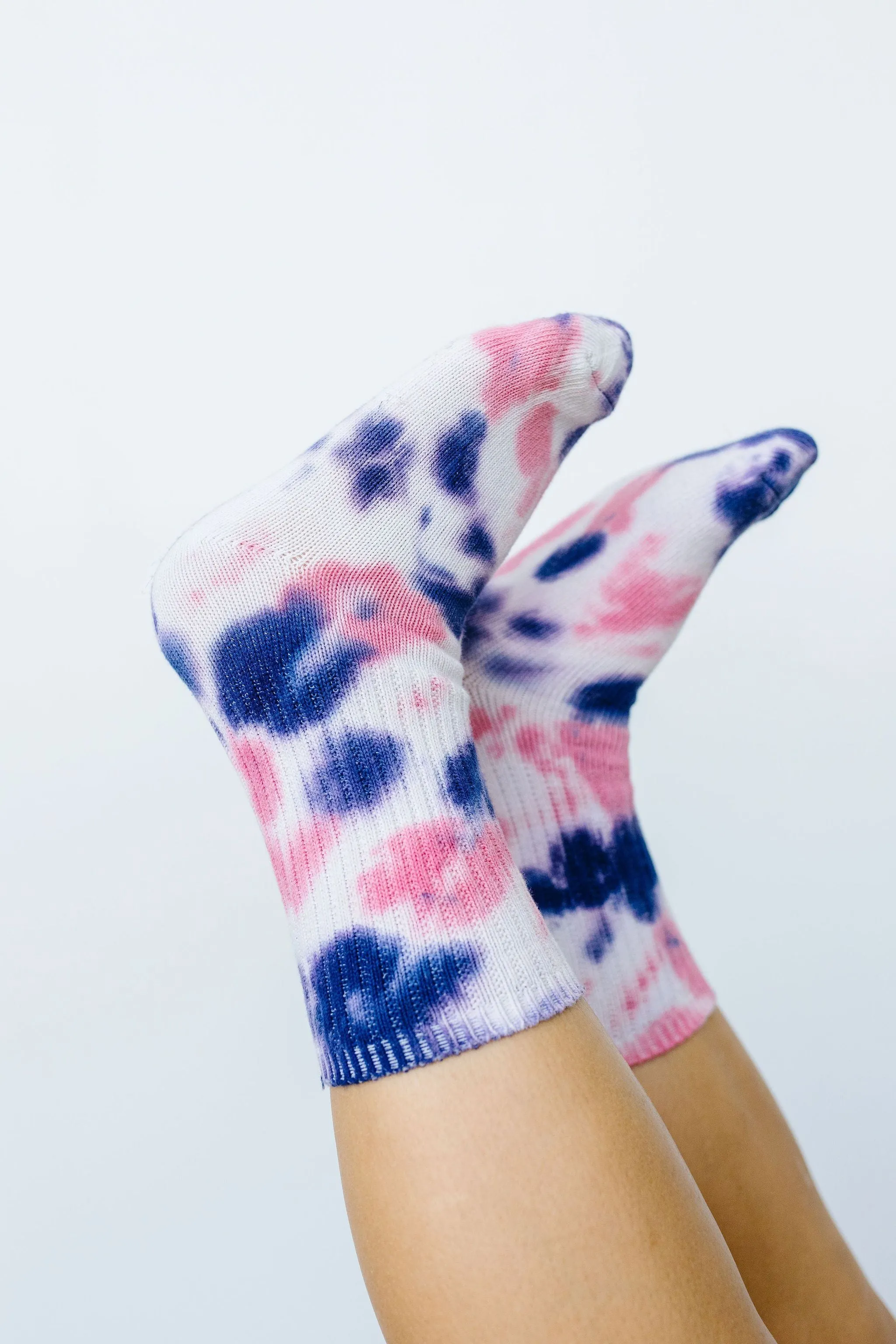 Happy Feet Tie Dye Socks In Pink & Indigo