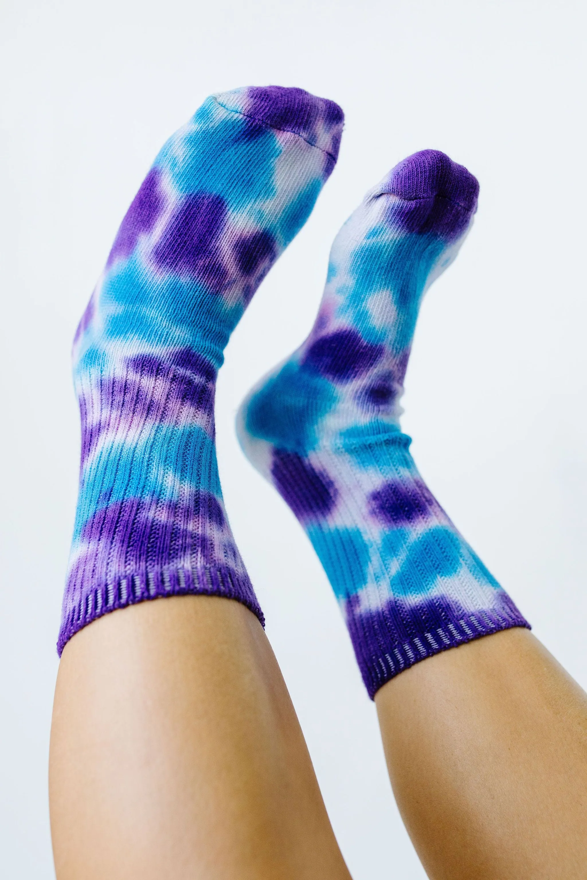 Happy Feet Tie Dye Socks In Purple & Blue