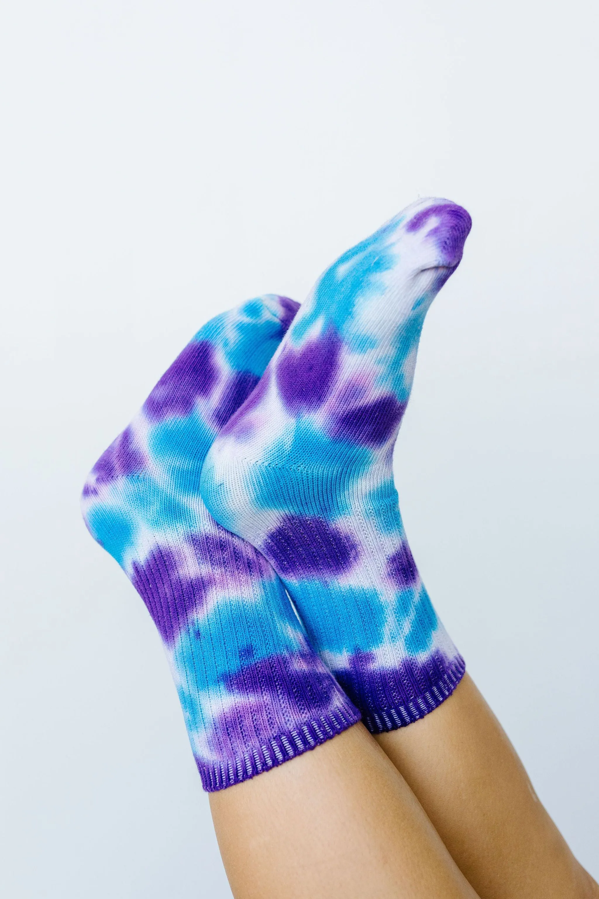 Happy Feet Tie Dye Socks In Purple & Blue