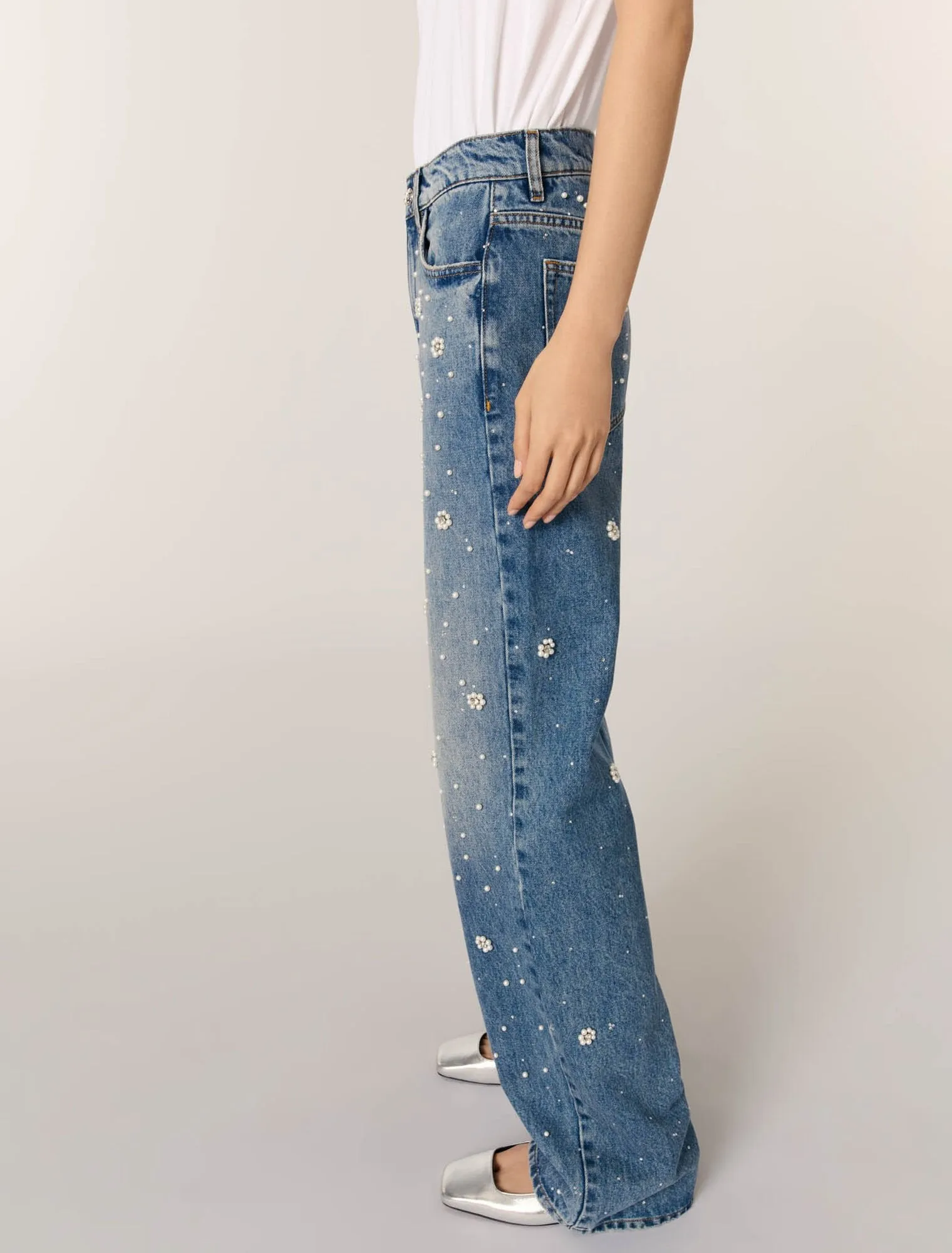 Wide-leg embroidered jeans